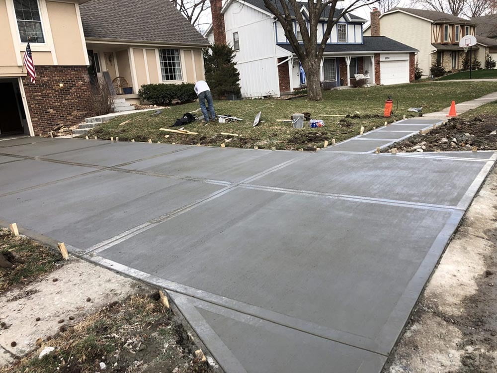 Concrete vs Asphalt Driveways: What Homeowners Need to Know before Making a Decision